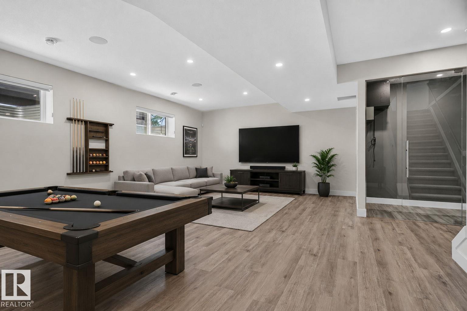 143B LAURIER DR NW - 34