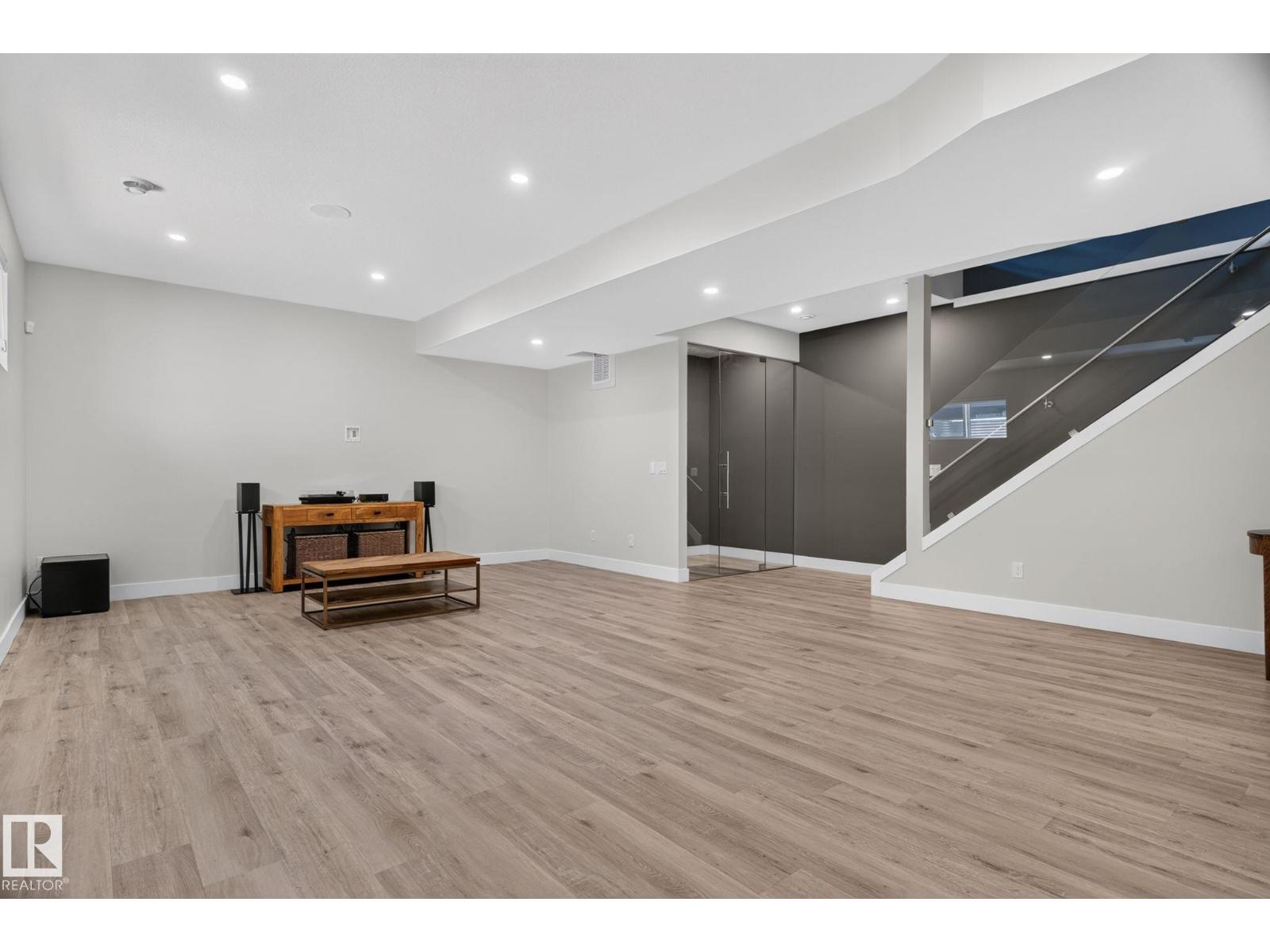 143B LAURIER DR NW - 36