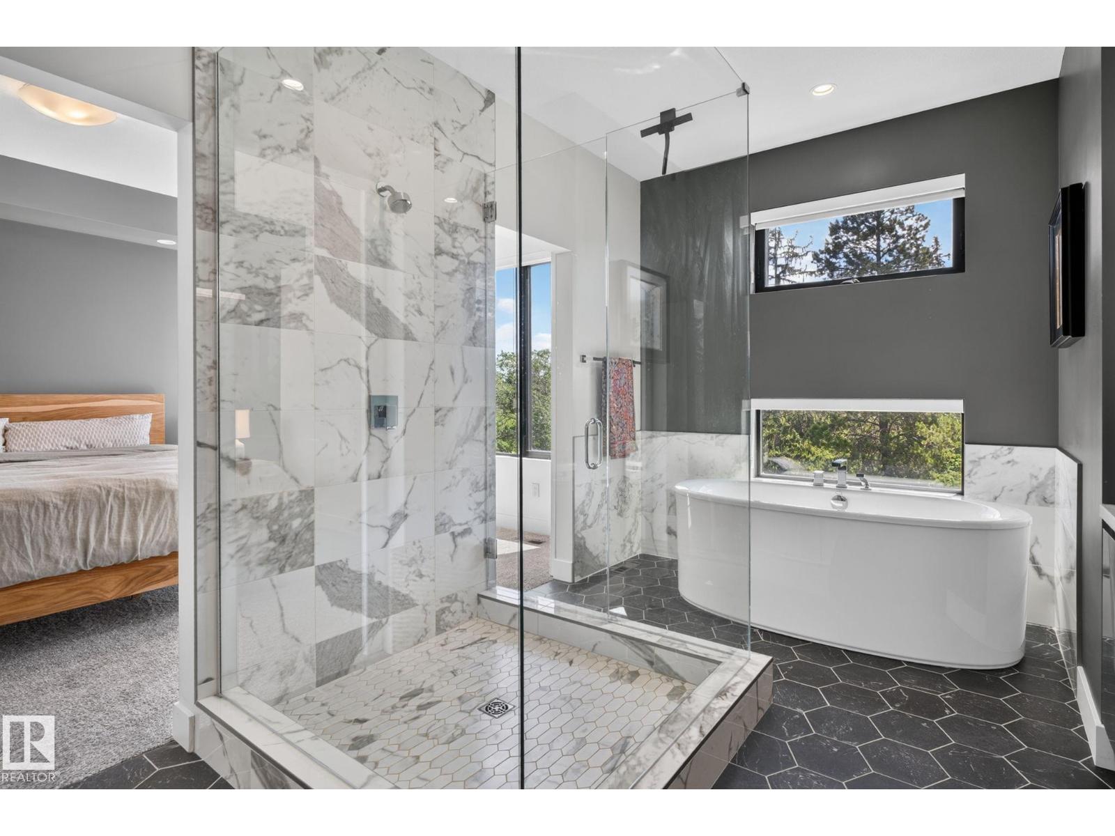 143B LAURIER DR NW - 24