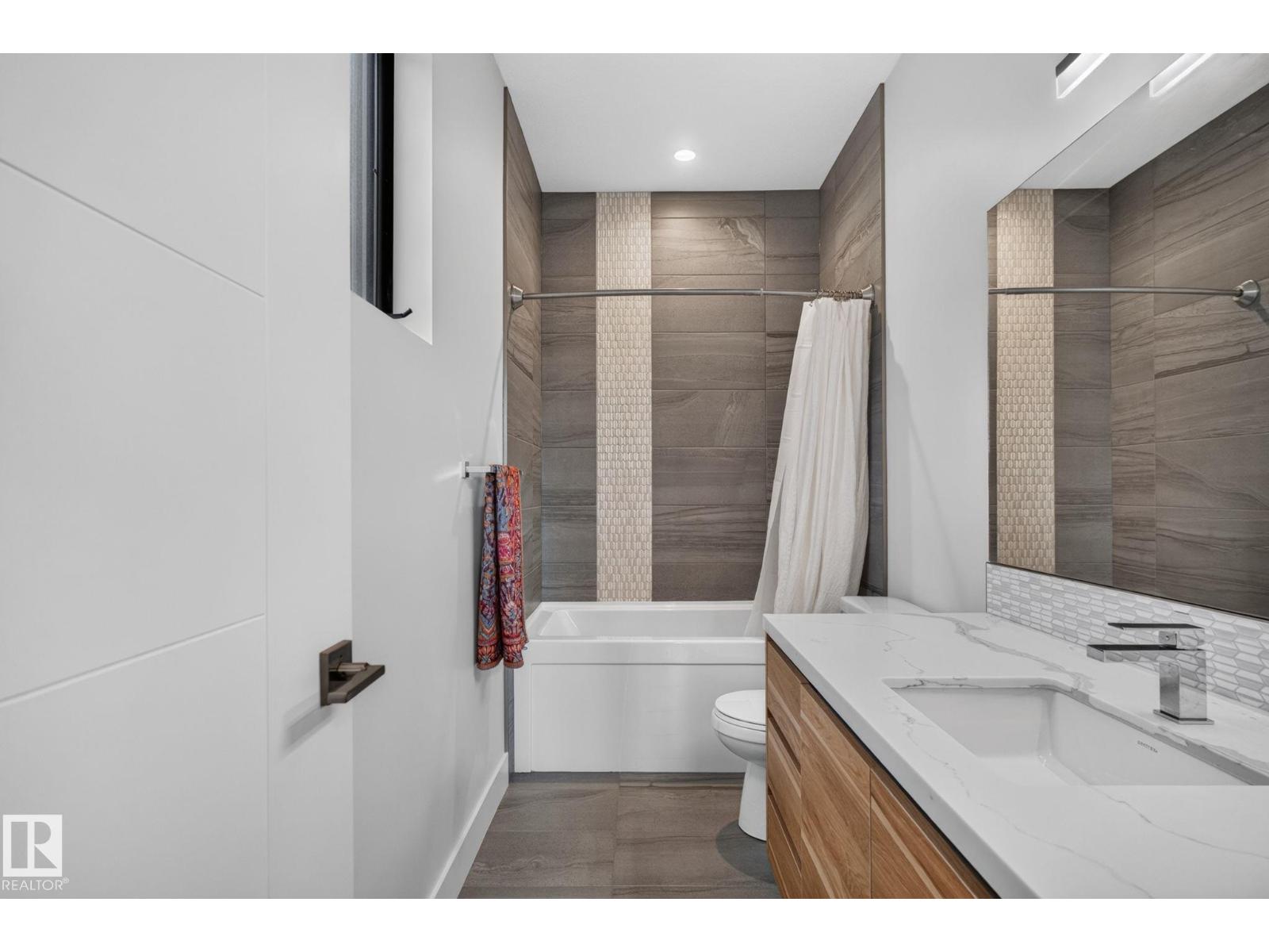143B LAURIER DR NW - 30