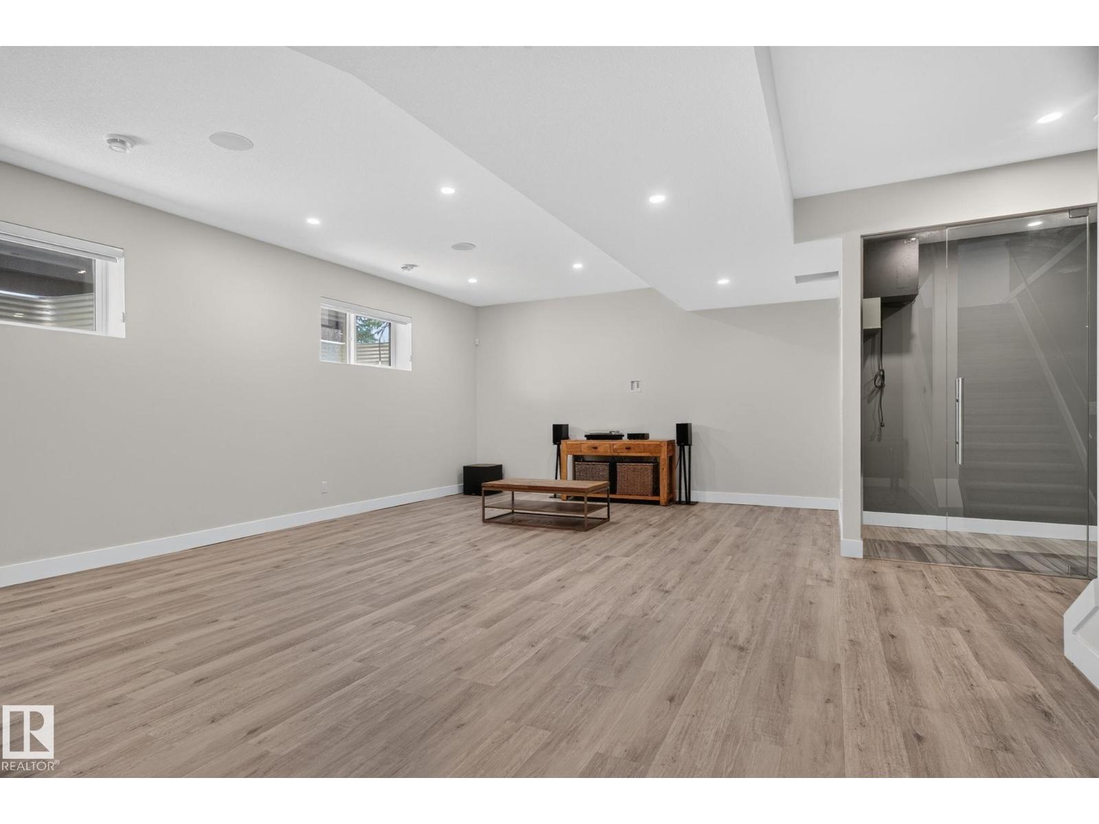 143B LAURIER DR NW - 37