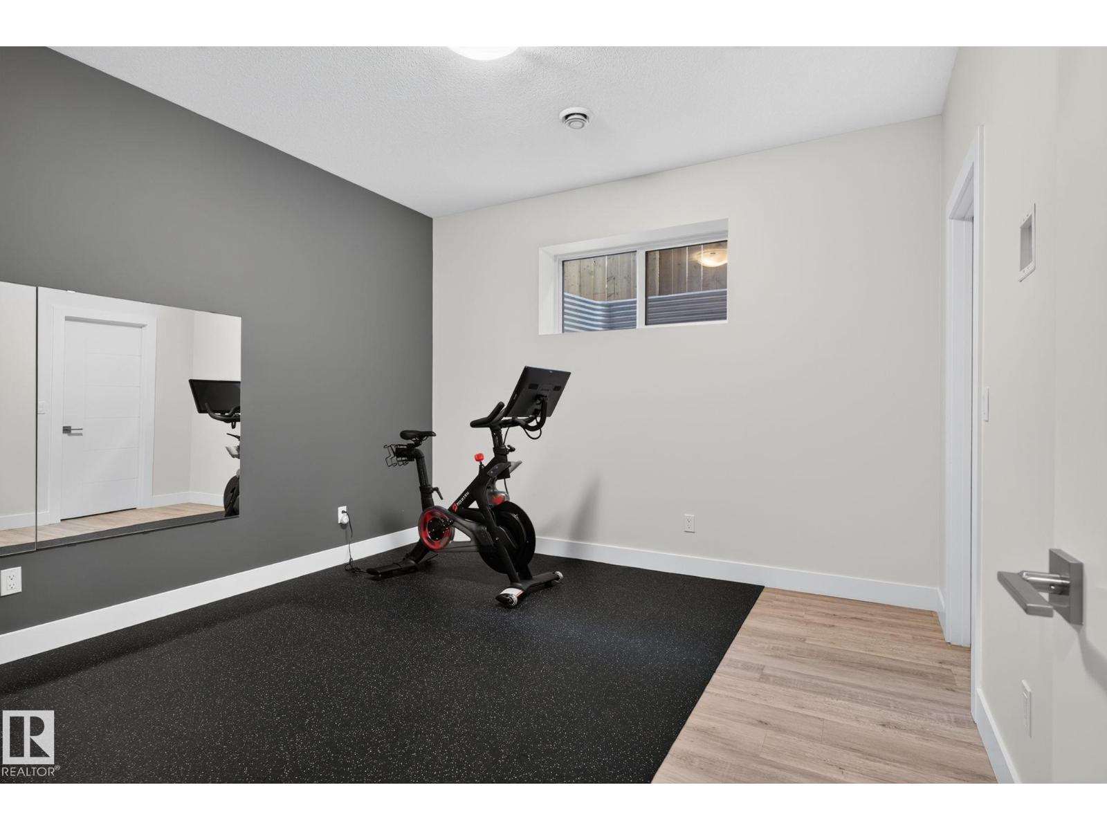 143B LAURIER DR NW - 32