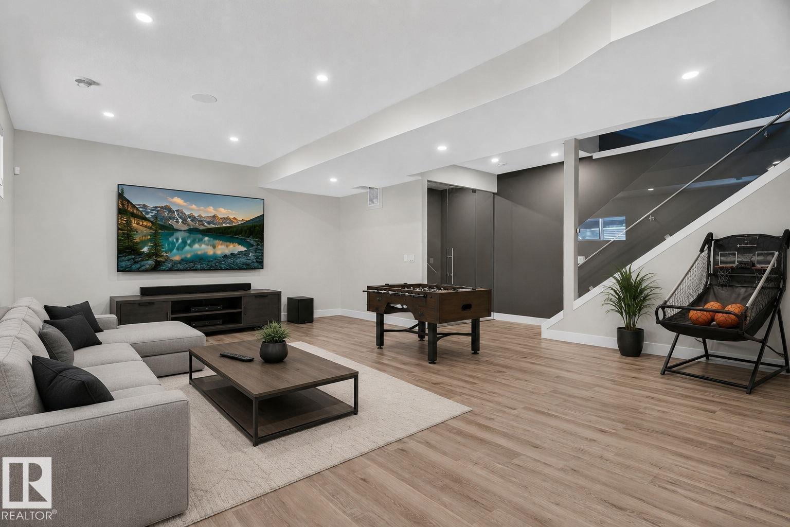 143B LAURIER DR NW - 35