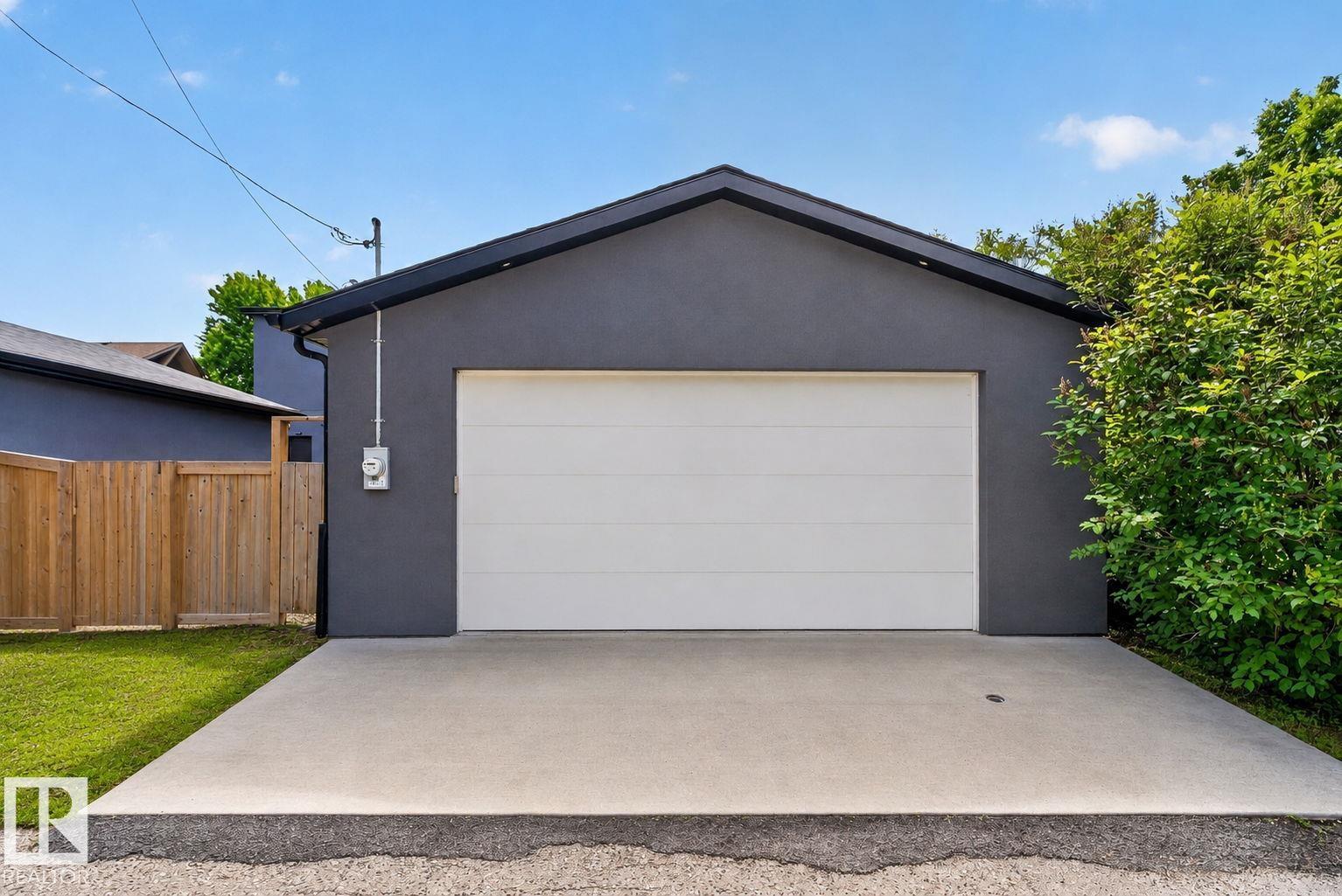 143B LAURIER DR NW - 40