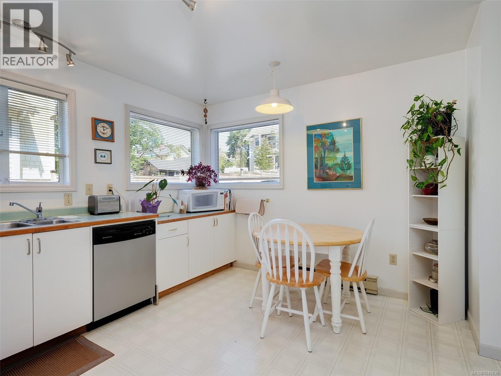 1230 Richardson St - 8