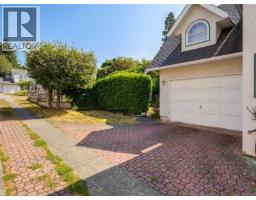 1230 Richardson St, Victoria, BC V8V3E1 Photo 21