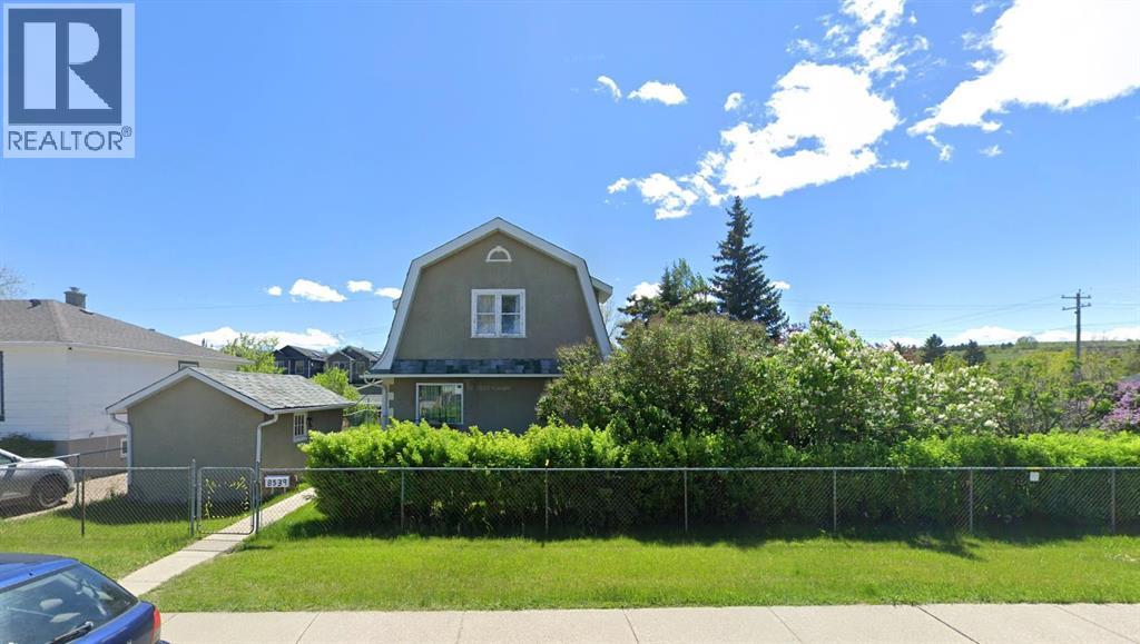 8539 48 Avenue NW - 3