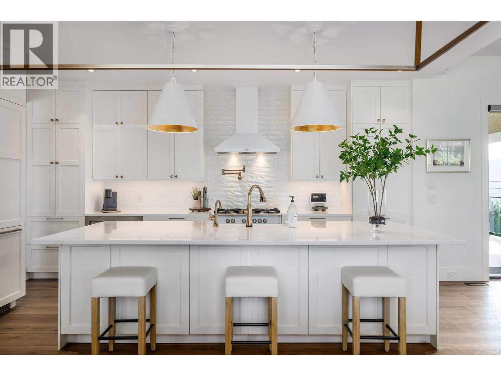 715 Lake Court - 5