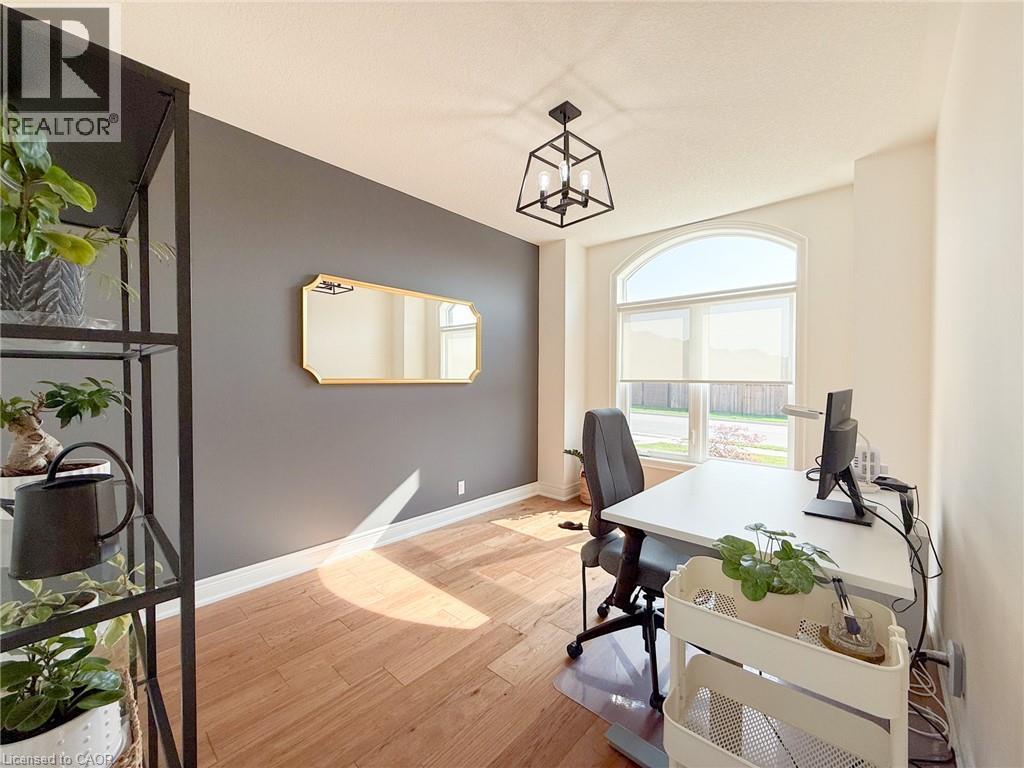 4-bedroom home for sale at 103 GIBBONS Street, Waterford ON · photo 8 of 51