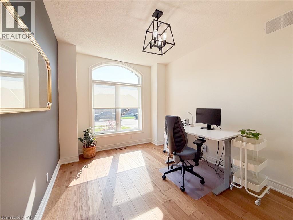 4-bedroom home for sale at 103 GIBBONS Street, Waterford ON · photo 9 of 51