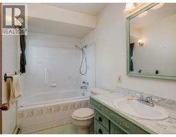 Bathroom - 1232 Richardson St, Victoria, BC V8V3E1 Photo 11