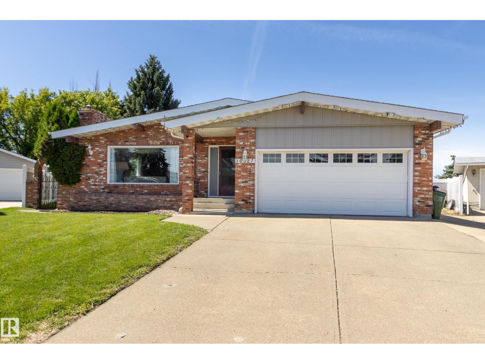 10527 32 AV NW — photo 1