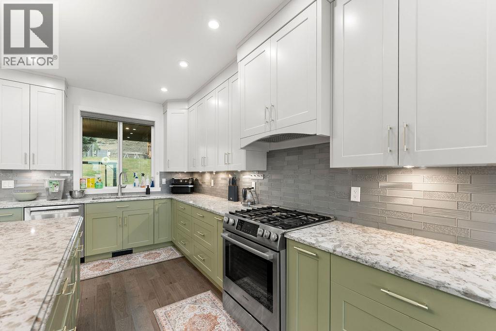 1065 EDGEHILL Place - 16