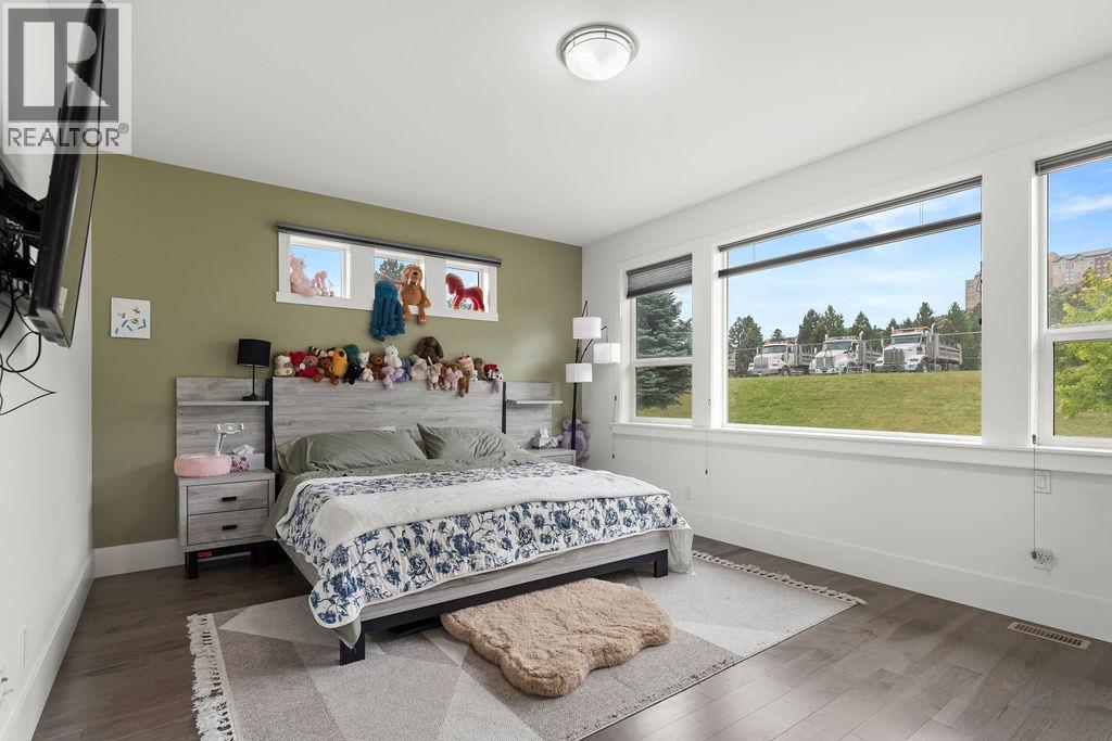 1065 EDGEHILL Place - 19