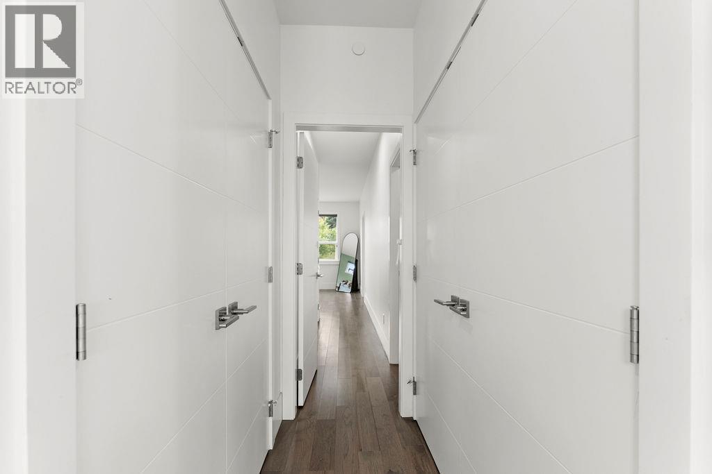 1065 EDGEHILL Place - 24