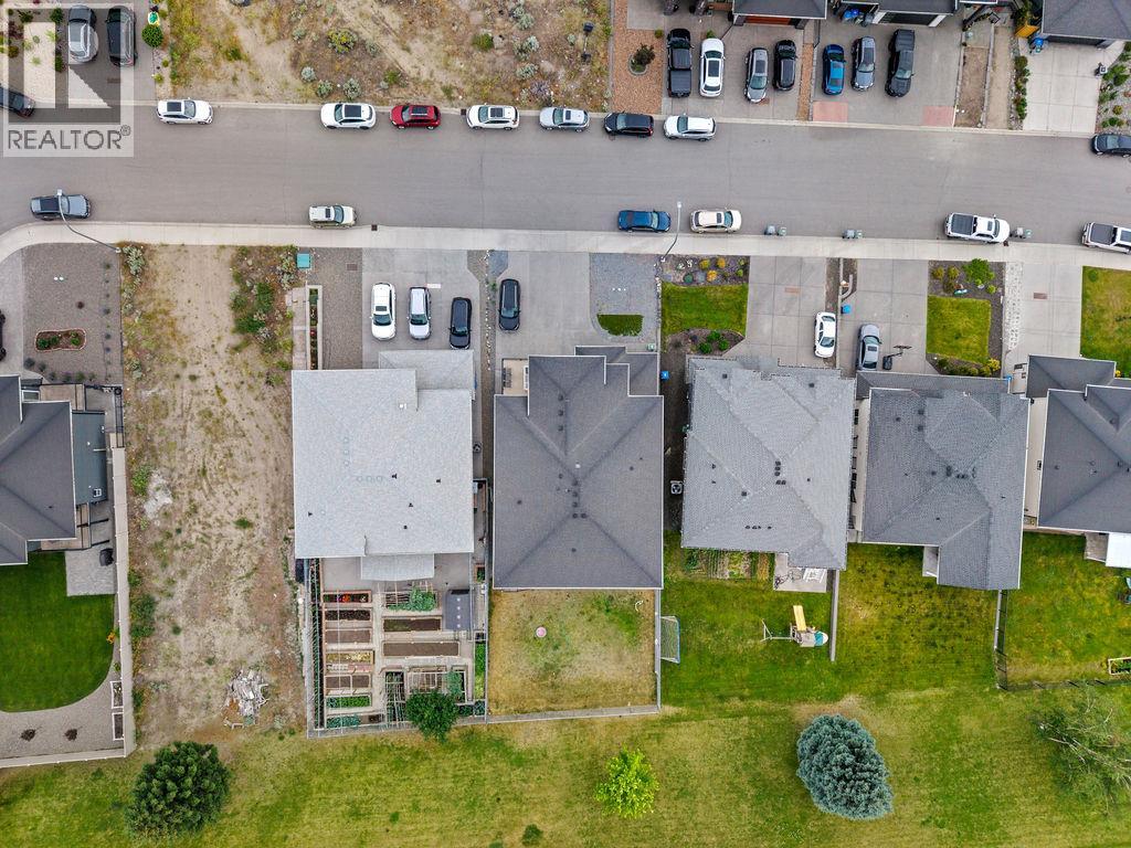 1065 EDGEHILL Place - 46