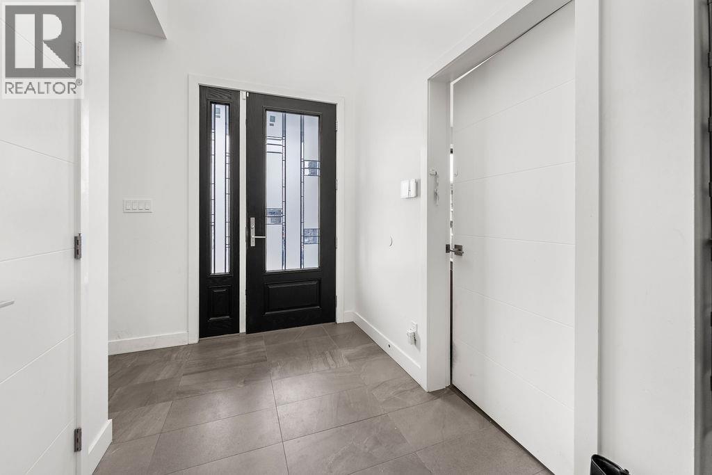 1065 EDGEHILL Place - 4