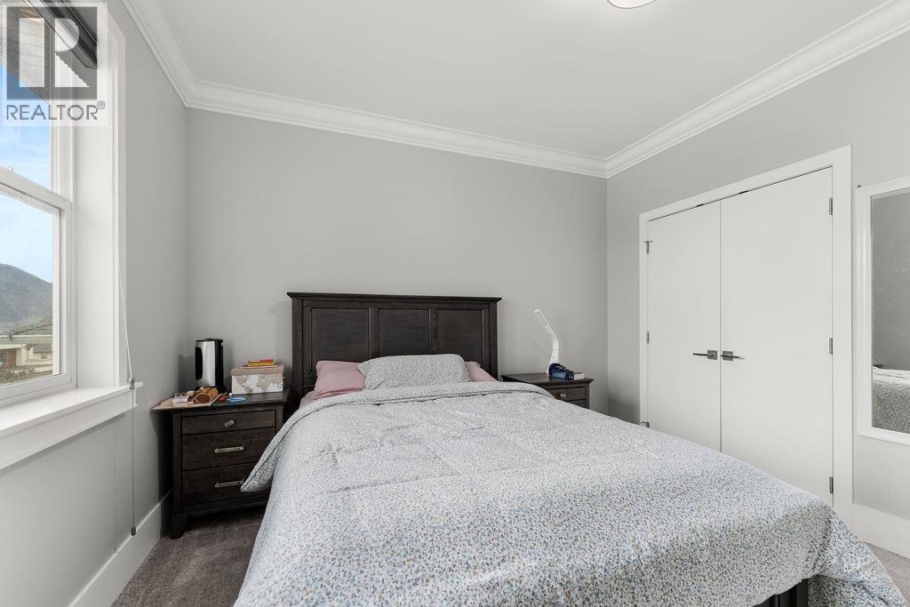 1065 EDGEHILL Place - 25