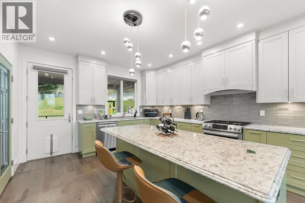 1065 EDGEHILL Place - 17
