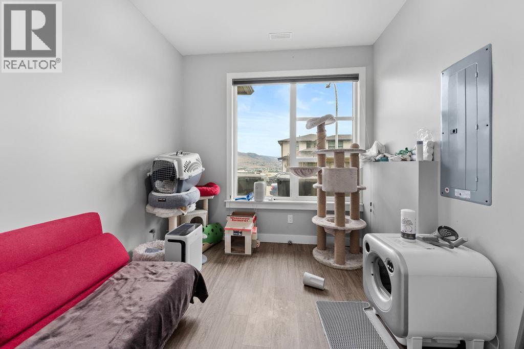 1065 EDGEHILL Place - 5