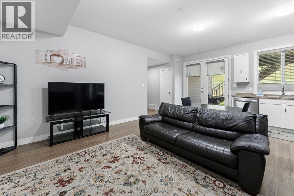 1065 EDGEHILL Place - 31