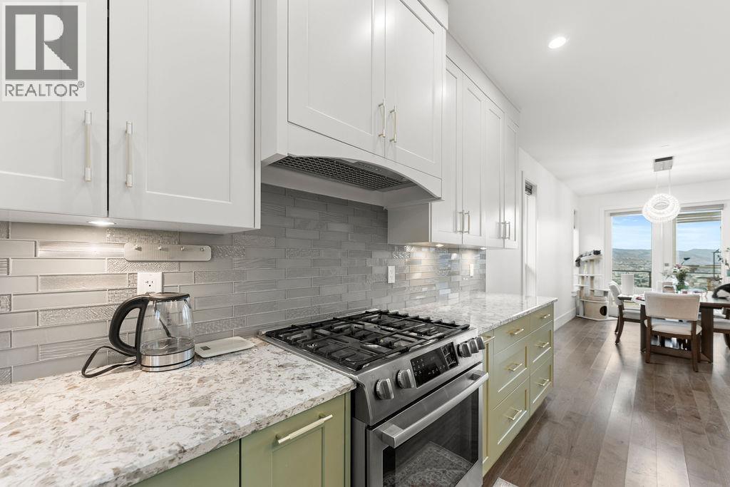 1065 EDGEHILL Place - 18