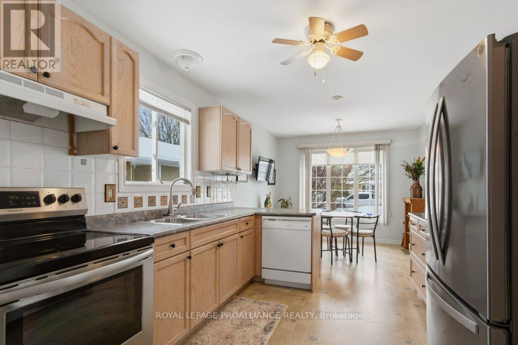 94 SANDBANKS COURT - 13