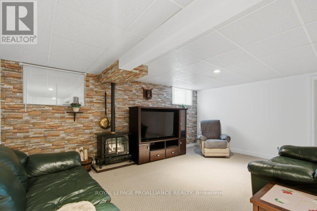 94 SANDBANKS COURT - 28