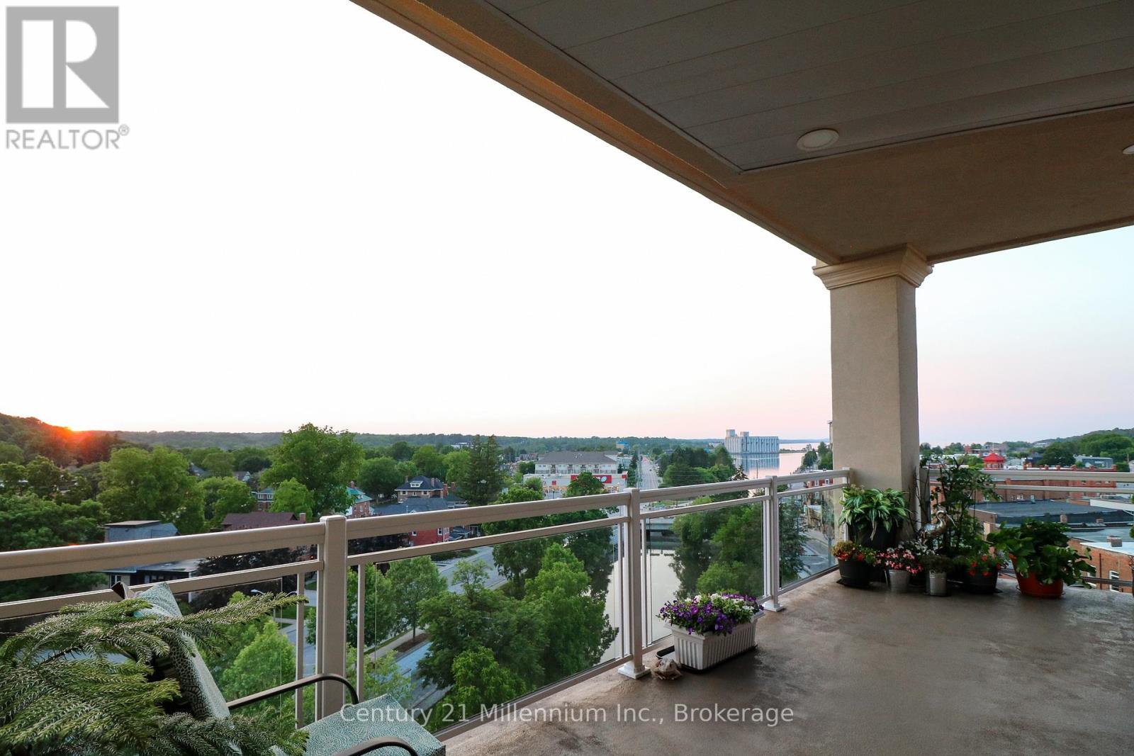 #604 80 9TH STREET E - 15