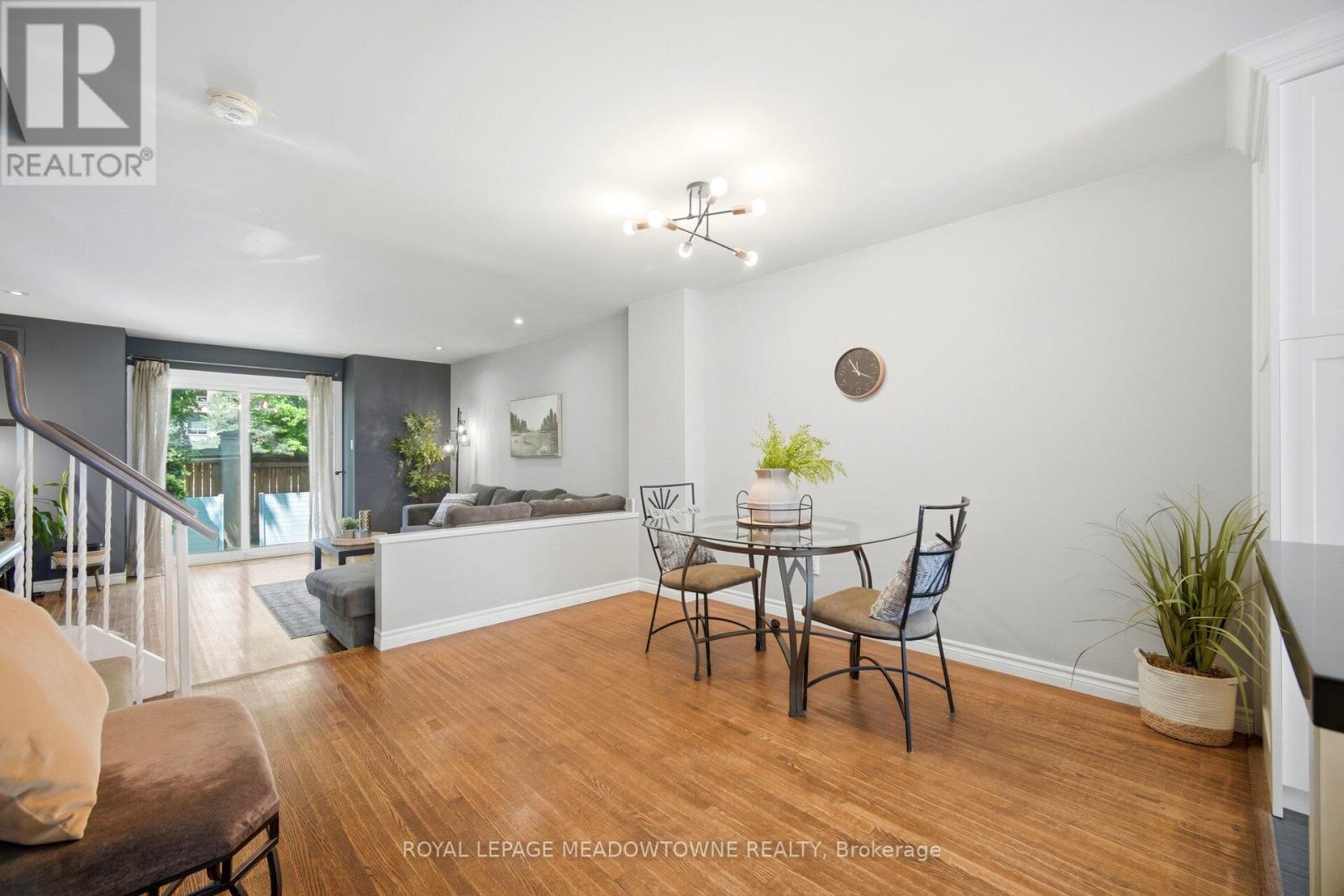 16 DUTCH MYRTLE WAY - 11