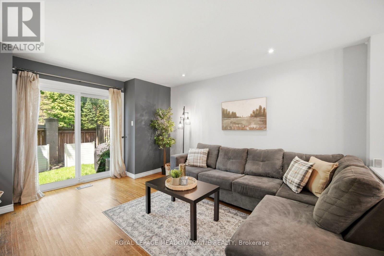 16 DUTCH MYRTLE WAY - 13