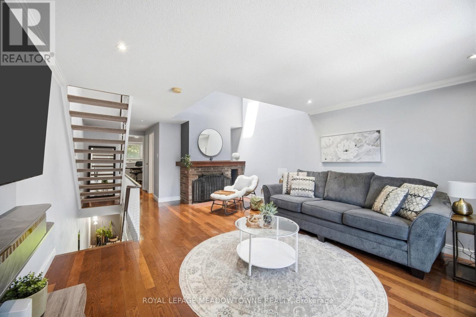 16 DUTCH MYRTLE WAY - 18