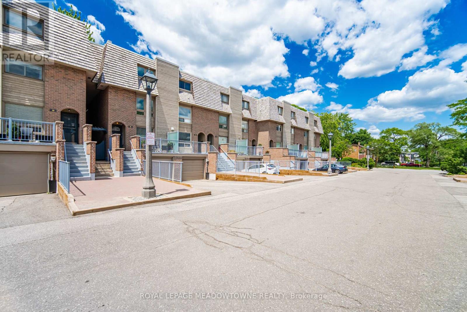 16 DUTCH MYRTLE WAY - 3