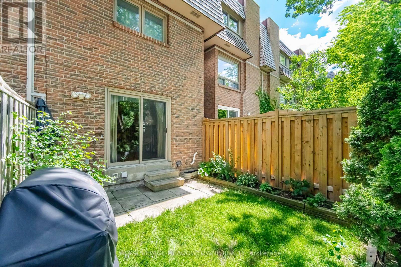 16 DUTCH MYRTLE WAY - 40