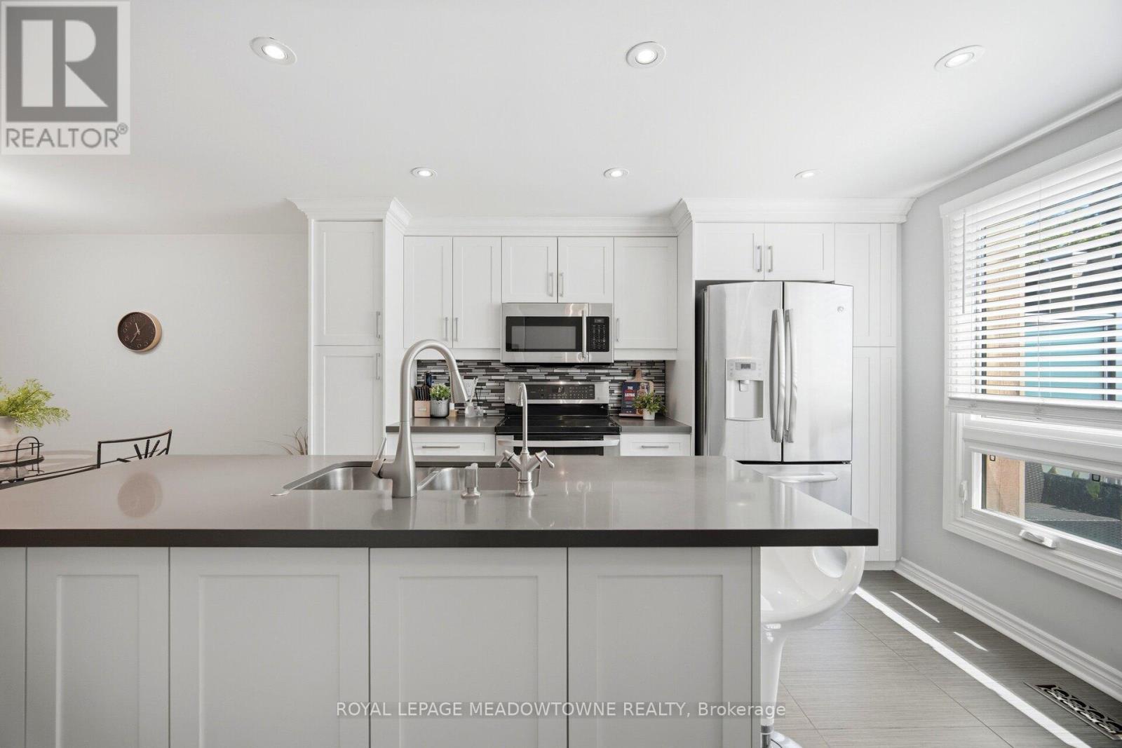 16 DUTCH MYRTLE WAY - 6