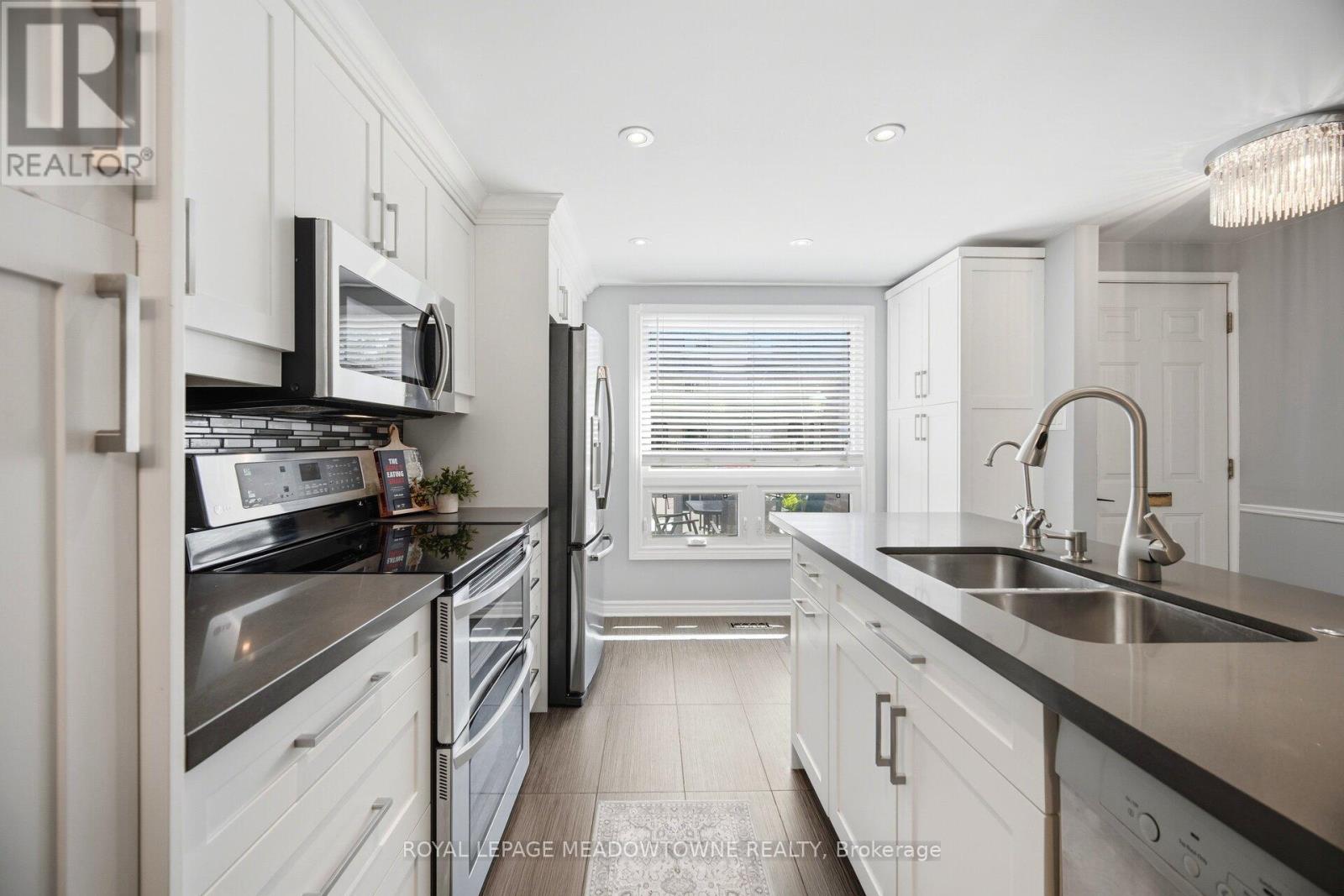 16 DUTCH MYRTLE WAY - 8
