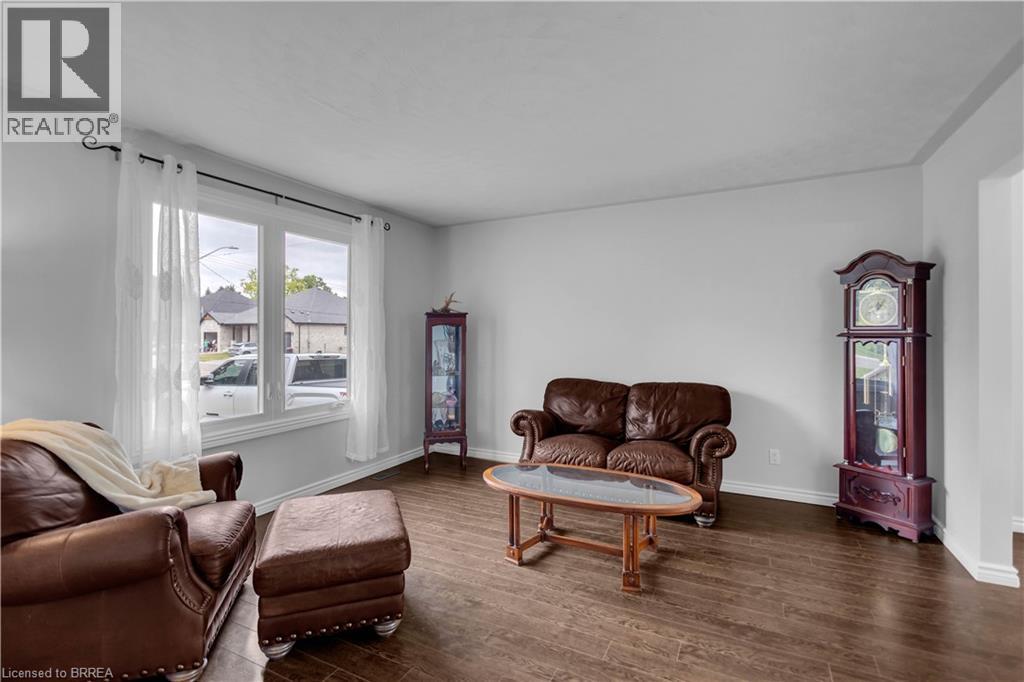 4-bedroom home for sale at 218 MECHANIC Street W, Waterford ON · photo 6 of 50