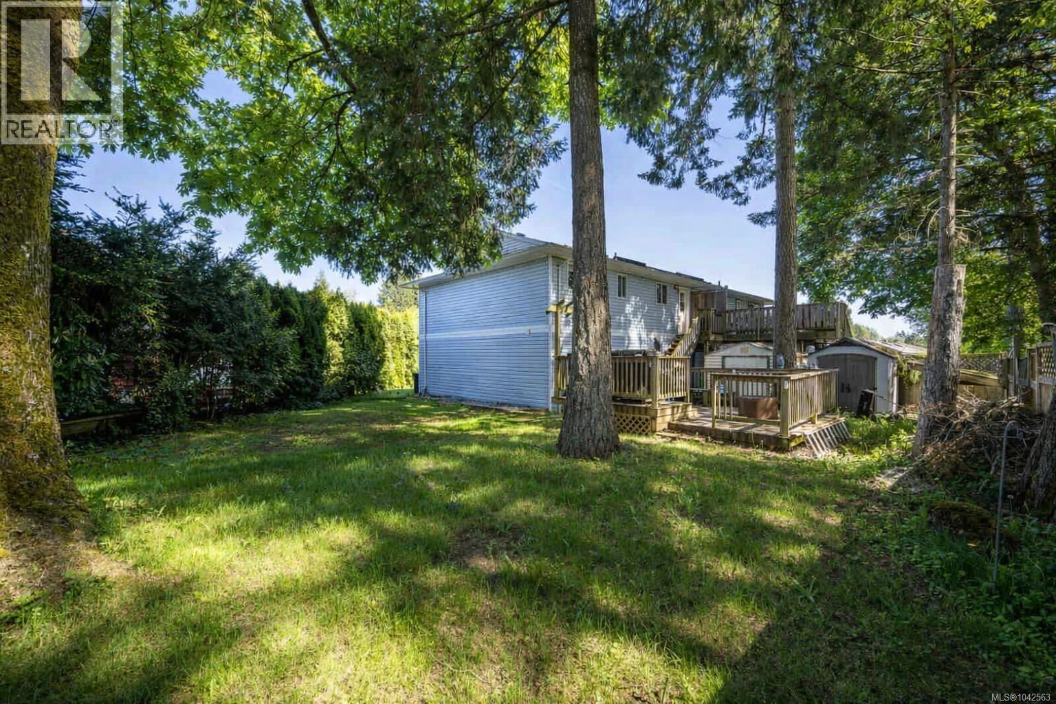 0.10 Acre private treed corner lot