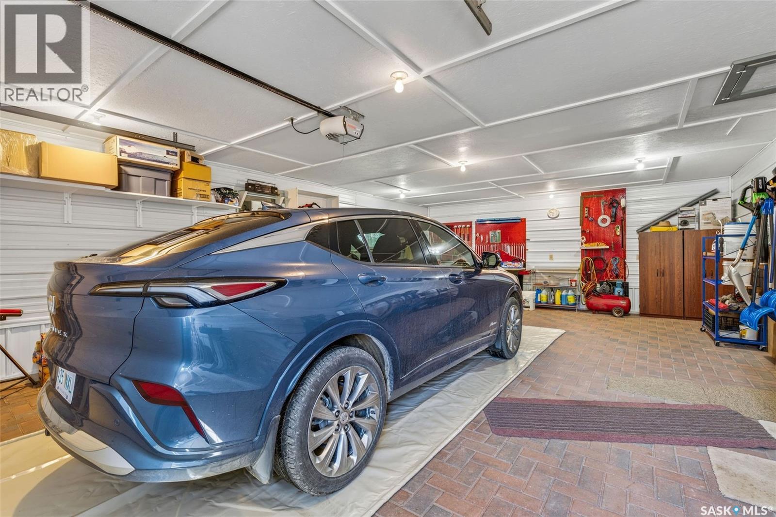 527 McAllister AVENUE - 25