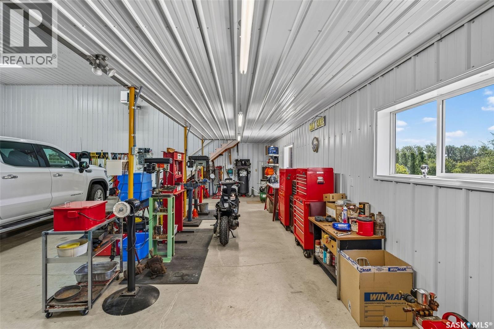 527 McAllister AVENUE - 16