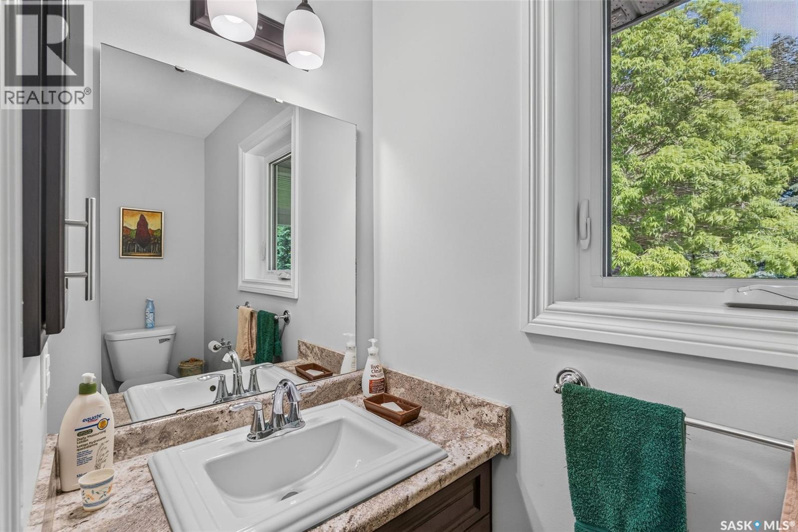 527 McAllister AVENUE - 37