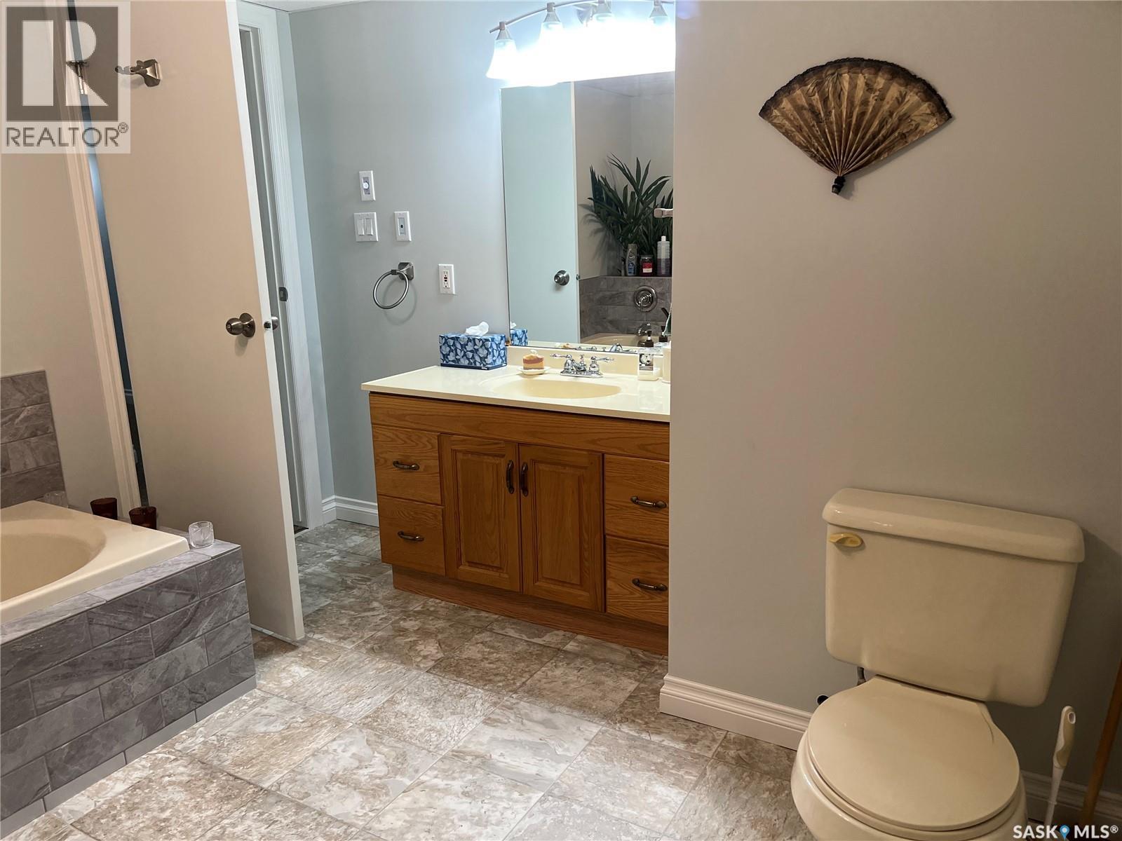 527 McAllister AVENUE - 80