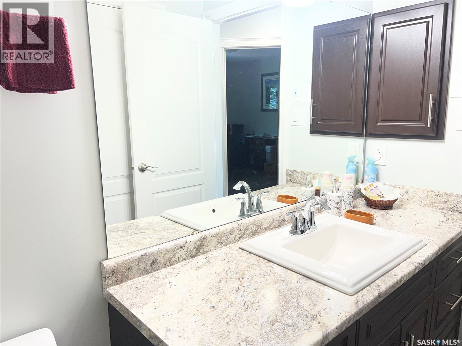 527 McAllister AVENUE - 67