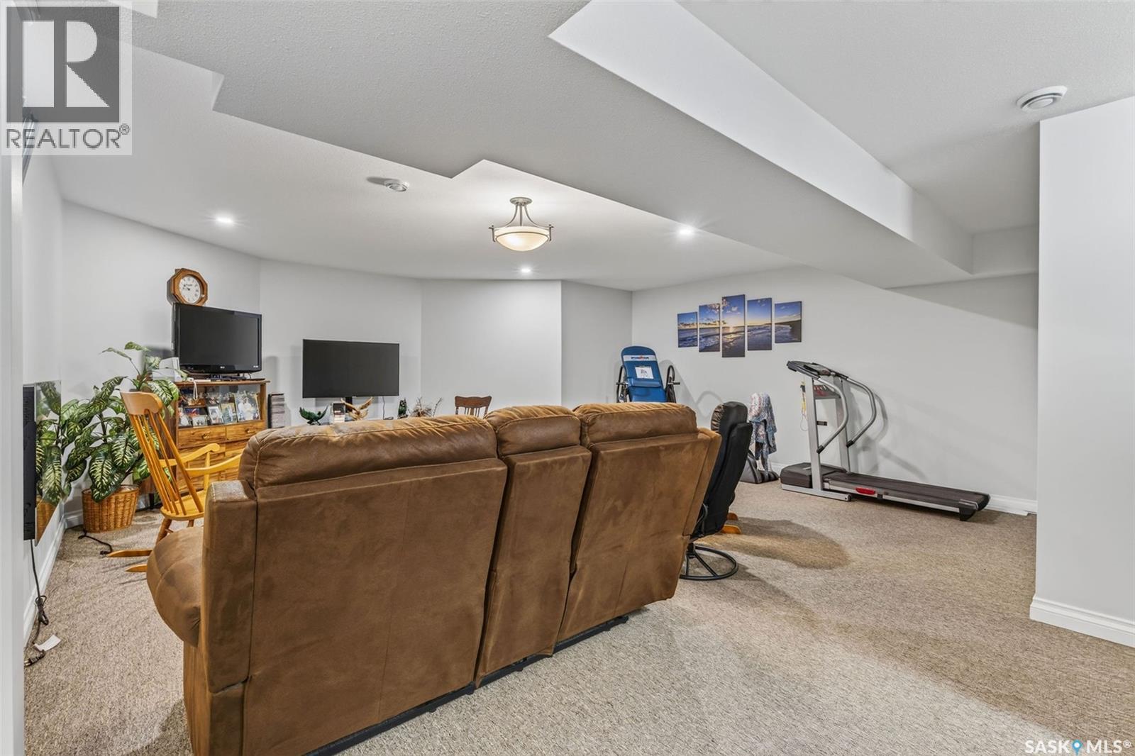 527 McAllister AVENUE - 42