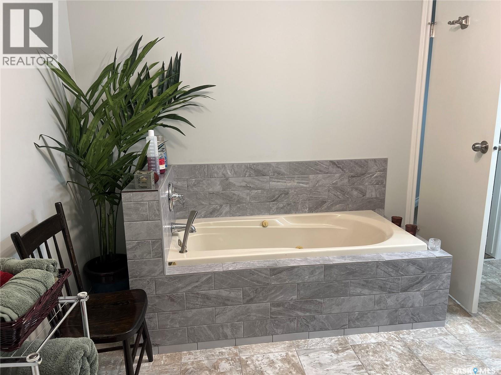 527 McAllister AVENUE - 79