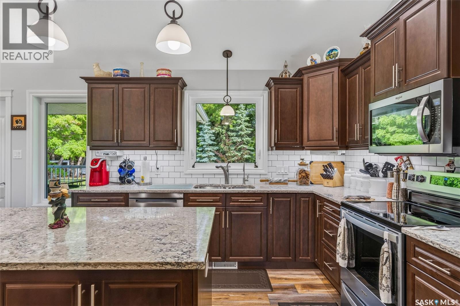 527 McAllister AVENUE - 33