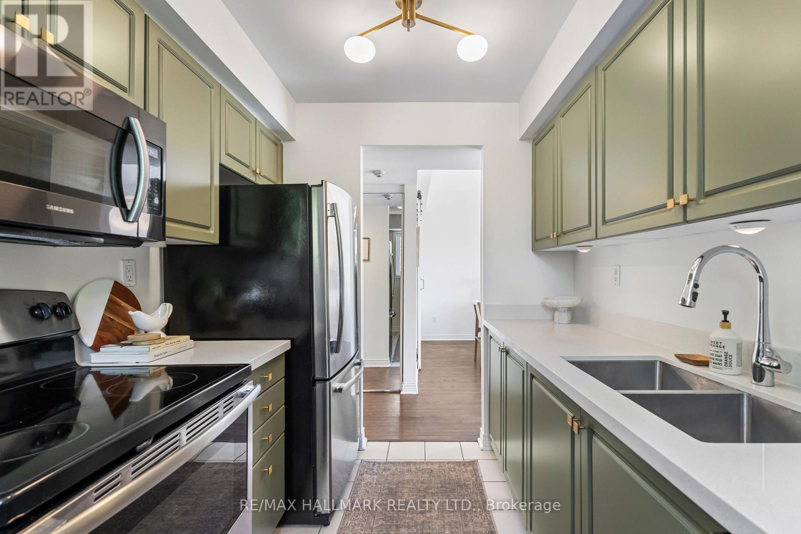 #305 1941 QUEEN STREET E - 13
