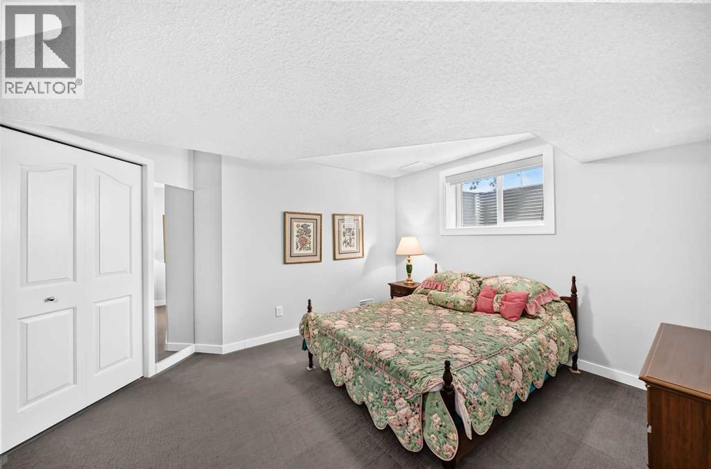 4 Valley Meadow Close NW — photo 34