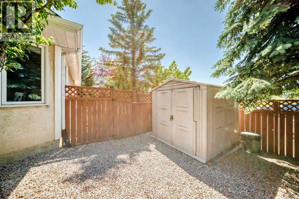 4 Valley Meadow Close NW — photo 42