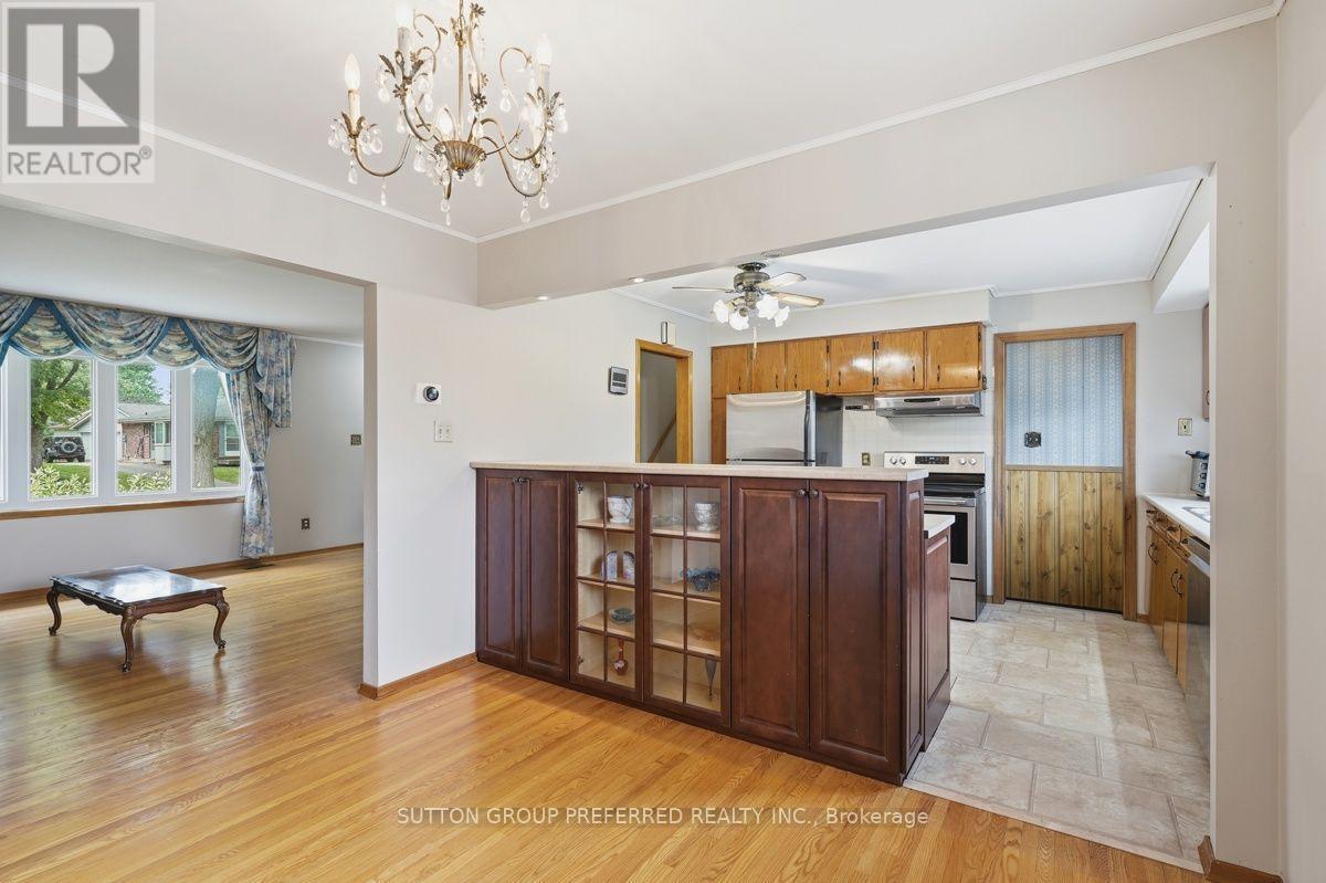 136 MENDIP CRESCENT - 10